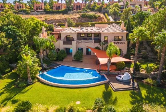 Villa for sale in Central algarve