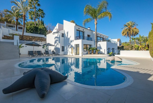 Villa for sale in Costa Del Sol