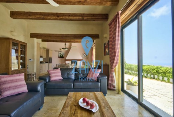 Villa for sale in Santa Lucija