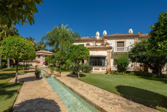 Villa for sale in Sierra Blanca