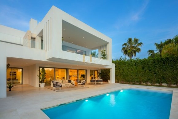 Villa for sale in Costa Del Sol
