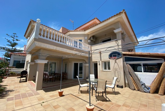 Villa for sale in Garrucha