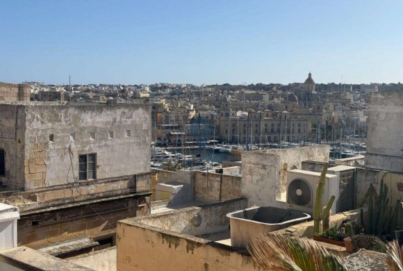 Palace / Castle for sale in Isla