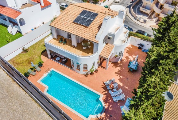 Villa for sale in Central algarve