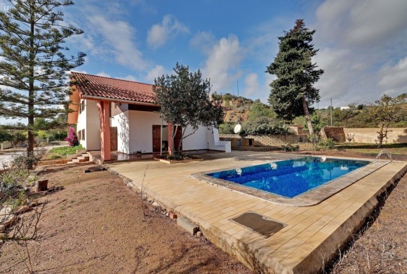 Villa for sale in Faro