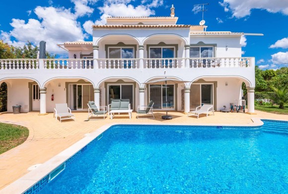 Villa for sale in Central algarve