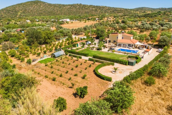 Villa for sale in Central algarve