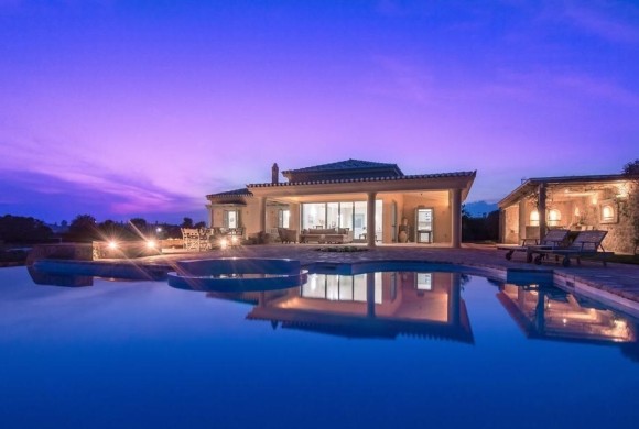 Villa for sale in Peloponnese