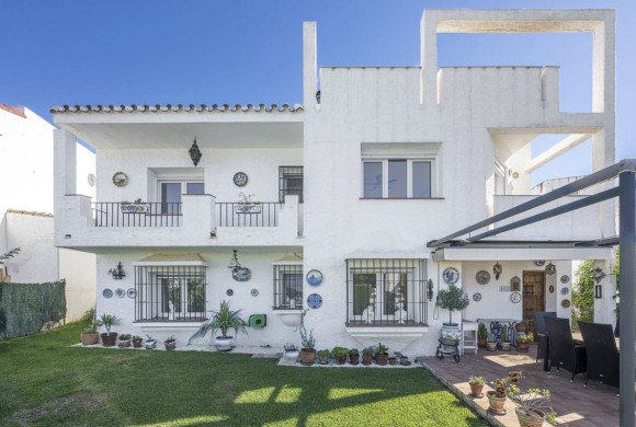 Villa for sale in La Duquesa