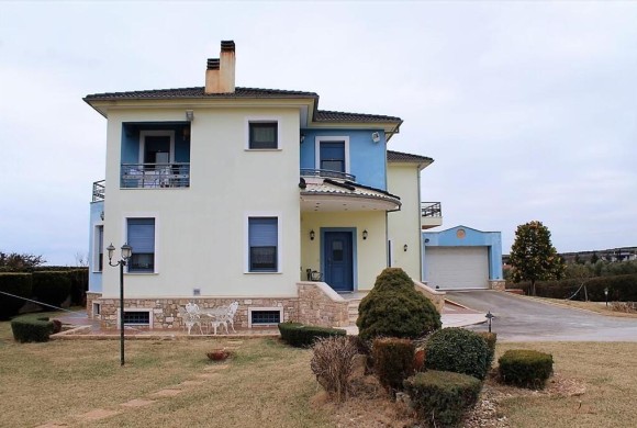 Villa for sale in Suburbs