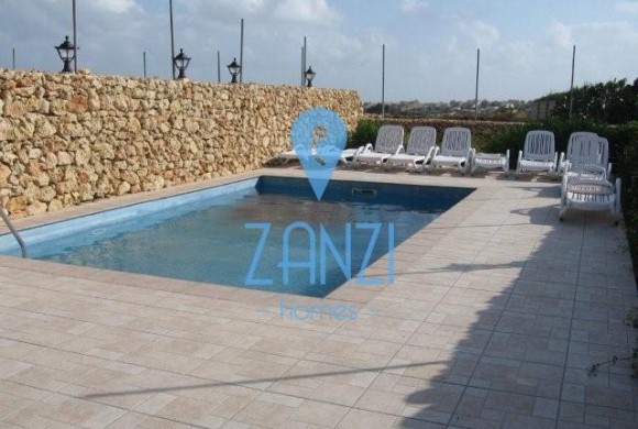 Country house for sale in San Lawrenz