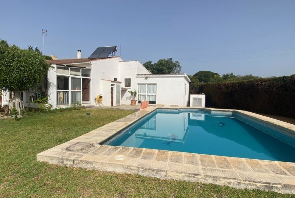 Villa for sale in New Golden Mile