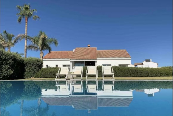 Villa for sale in Manilva