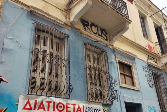 Building for sale in Center