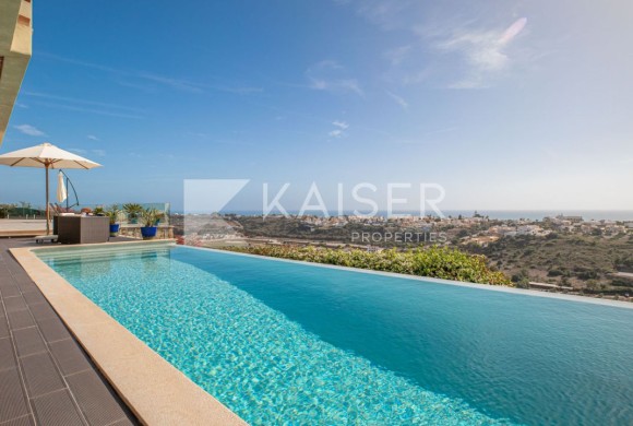 Villa for sale in Faro