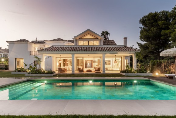 Villa for sale in New Golden Mile