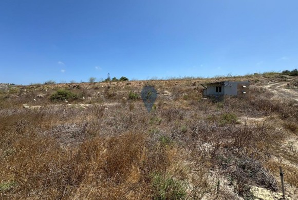 Land for sale in Xlendi
