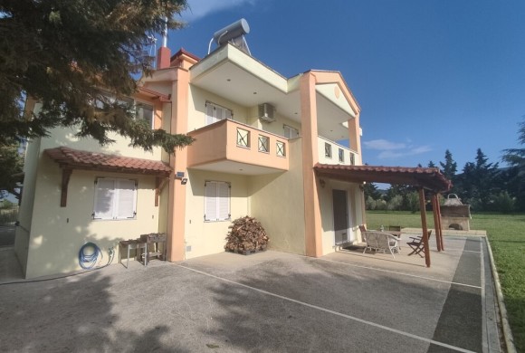 House for sale in Suburbs