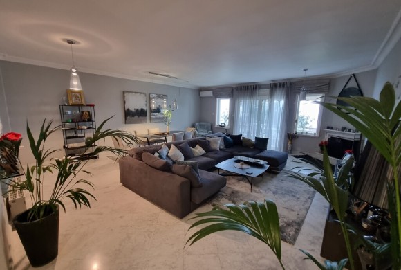 Townhouse for sale in Suburbs