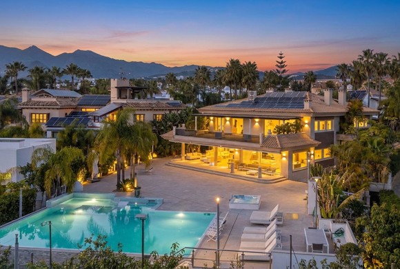 Villa for sale in Bahía de Marbella