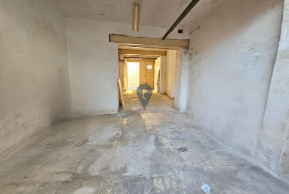 Garage / Parking Space for sale in Paola