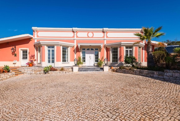 Villa for sale in West algarve