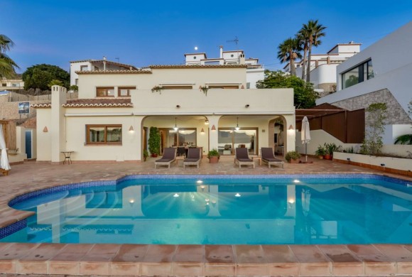 Villa for sale in Alicante