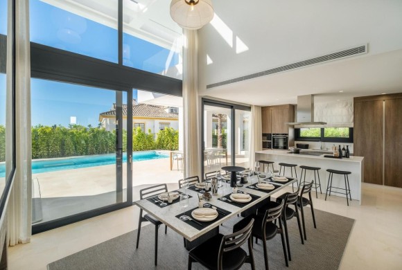 Villa for sale in New Golden Mile