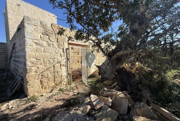 Villa for sale in Madliena