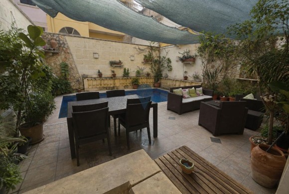 House for sale in Santa Lucia