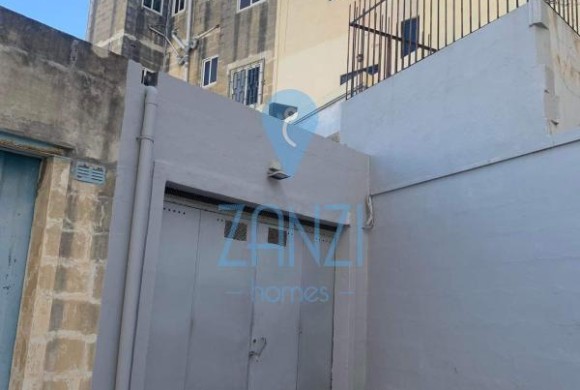Garage / Parking Space for sale in Fgura