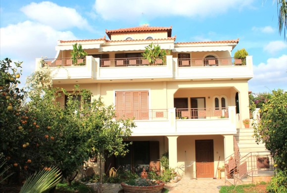 House for sale in South