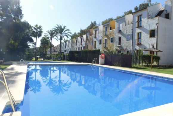 Townhouse for sale in Casares Playa