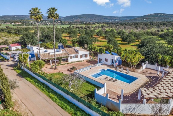 Villa for sale in Faro