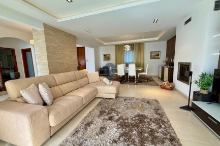 Villa for sale in