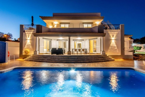 Villa for sale in Central algarve