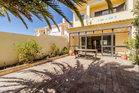 Townhouse for sale in Vila do Bispo