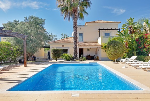 Villa for sale in Central algarve