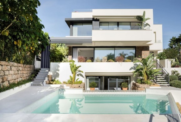 Villa for sale in New Golden Mile