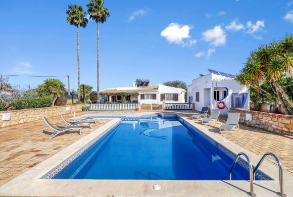 Villa for sale in Central algarve