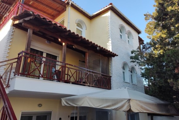 House for sale in Suburbs