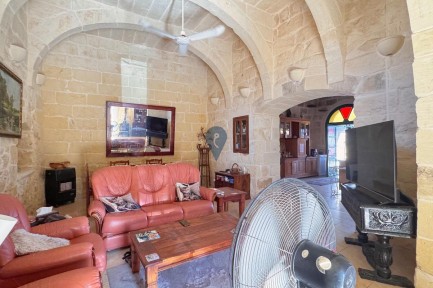 Country house for sale in