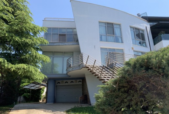 House for sale in Suburbs