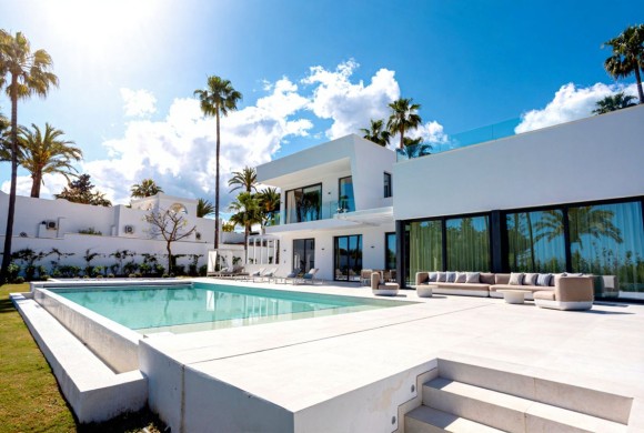 Villa for sale in New Golden Mile