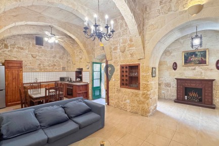 Country house for sale in