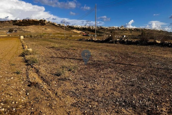 Land for sale in Ghajnsielem