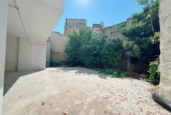 Garage / Parking Space for sale in Gzira