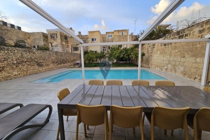 Townhouse for sale in