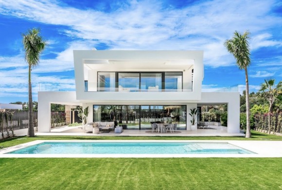 Villa for sale in The Golden Mile