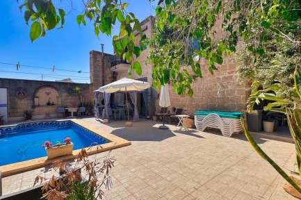 Country house for sale in 